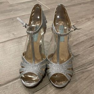 Blue by Betsey Johnson Tee Silver Glitter Dress Sandals